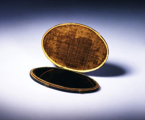 Claude Glass, from the Victoria and Albert Museum © 1775-1780